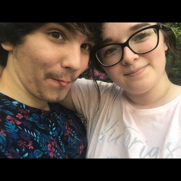 Meet your Posher, Emily - Picture 1 of 2